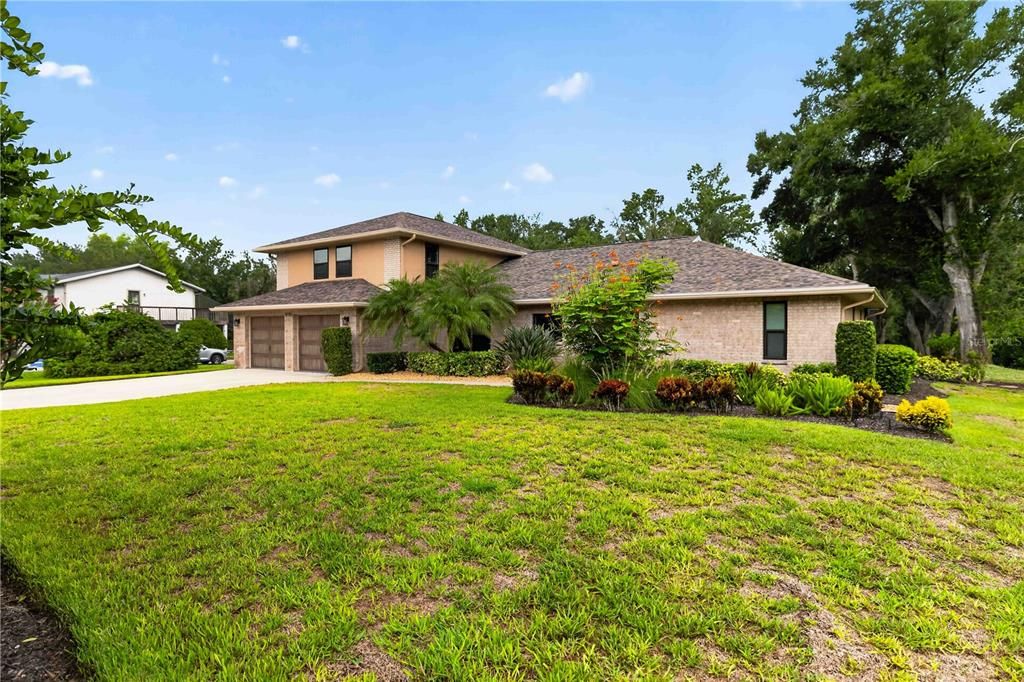 For Sale: $999,000 (5 beds, 4 baths, 3290 Square Feet)