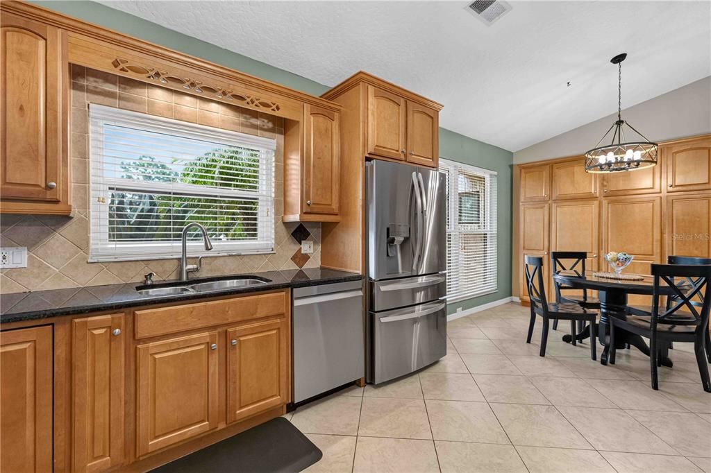 For Sale: $999,000 (5 beds, 4 baths, 3290 Square Feet)