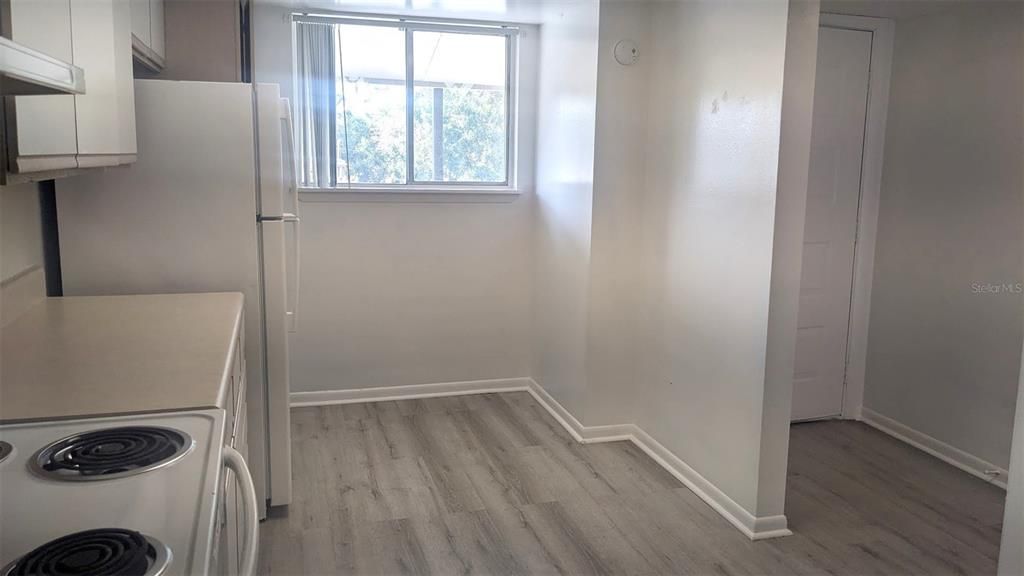 На продажу: $134,999 (2 спален, 2 ванн, 1068 Квадратных фут)