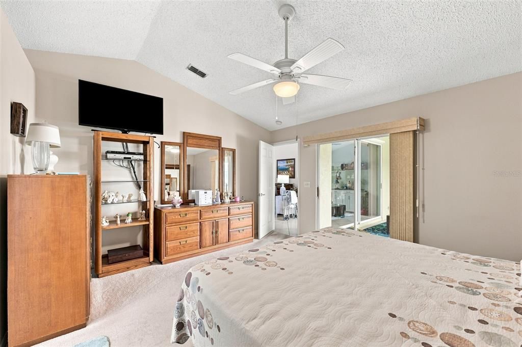 For Sale: $399,000 (4 beds, 2 baths, 1572 Square Feet)