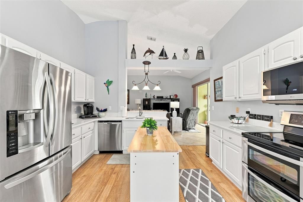 For Sale: $399,000 (4 beds, 2 baths, 1572 Square Feet)