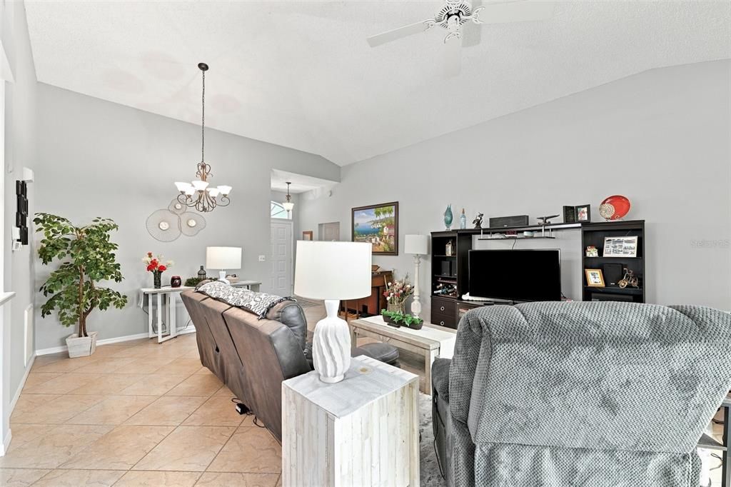 For Sale: $399,000 (4 beds, 2 baths, 1572 Square Feet)
