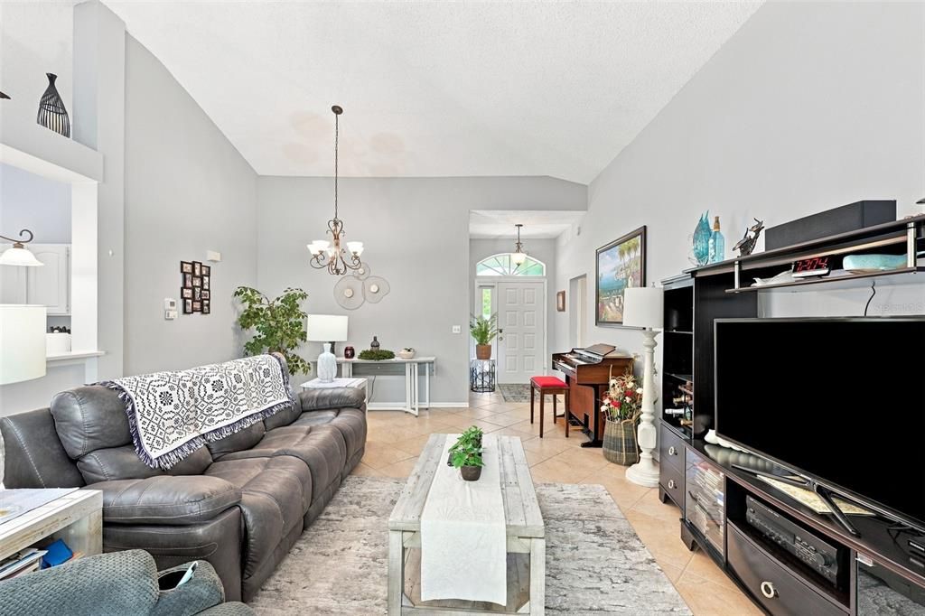 For Sale: $399,000 (4 beds, 2 baths, 1572 Square Feet)