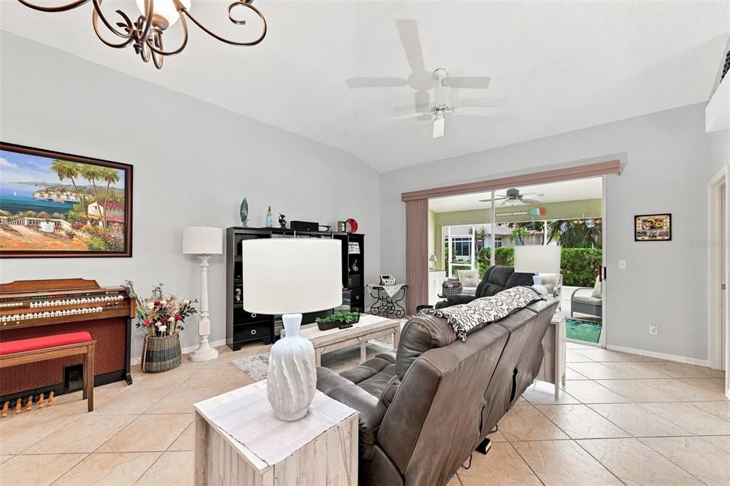 For Sale: $399,000 (4 beds, 2 baths, 1572 Square Feet)