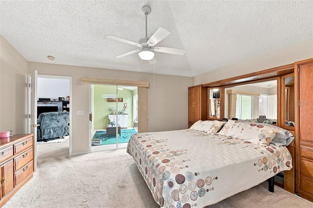 For Sale: $399,000 (4 beds, 2 baths, 1572 Square Feet)