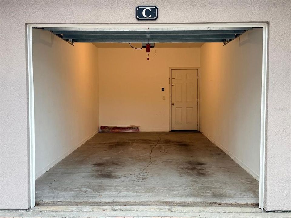 For Rent: $1,550 (1 beds, 1 baths, 945 Square Feet)