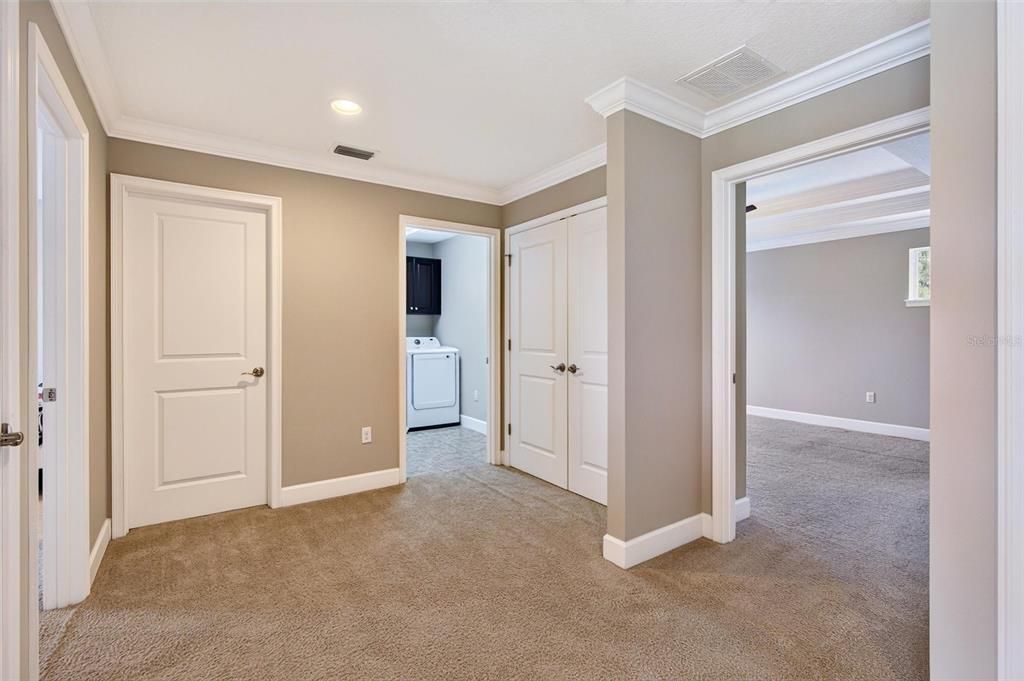 Activo con contrato: $645,000 (4 camas, 3 baños, 3331 Pies cuadrados)