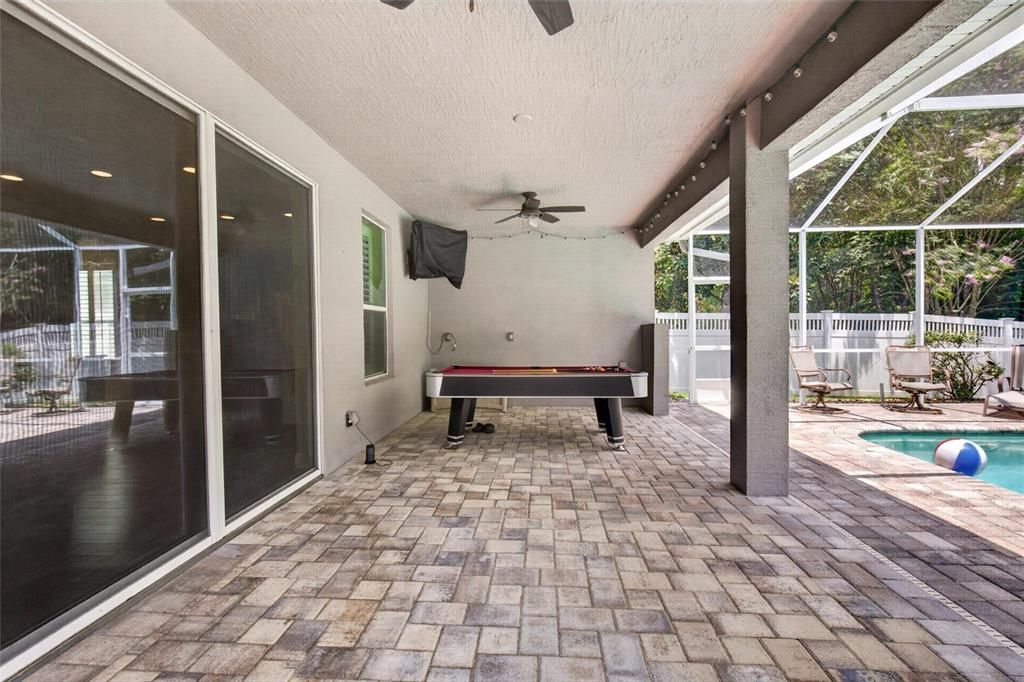 Activo con contrato: $645,000 (4 camas, 3 baños, 3331 Pies cuadrados)