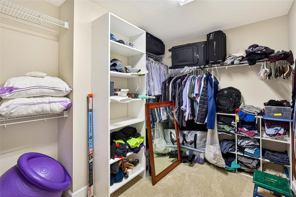 Activo con contrato: $645,000 (4 camas, 3 baños, 3331 Pies cuadrados)