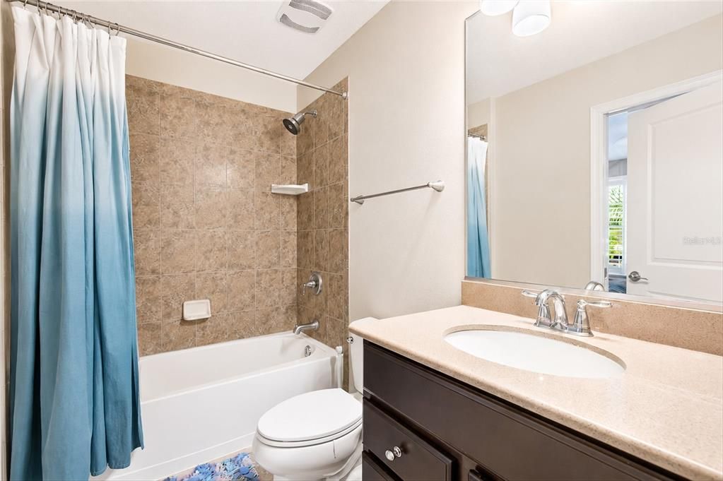 Activo con contrato: $645,000 (4 camas, 3 baños, 3331 Pies cuadrados)