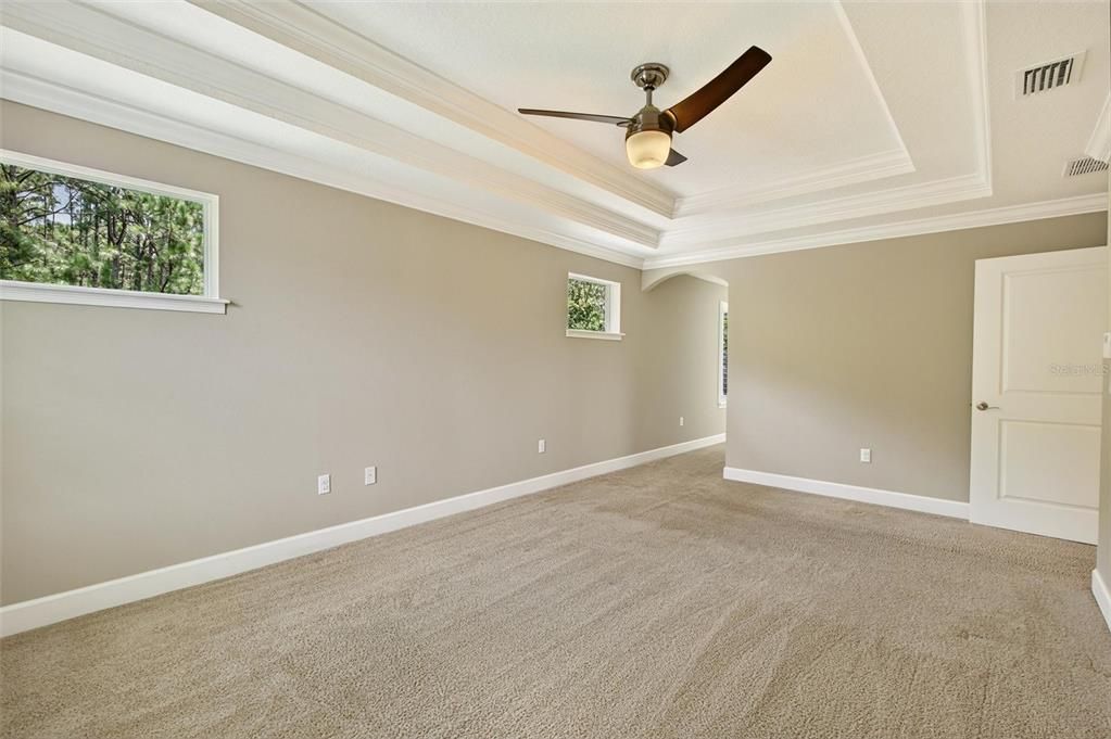 Activo con contrato: $645,000 (4 camas, 3 baños, 3331 Pies cuadrados)