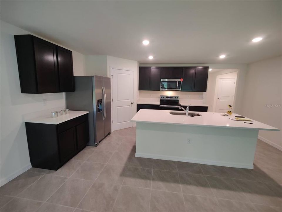 For Rent: $1,999 (4 beds, 2 baths, 1832 Square Feet)