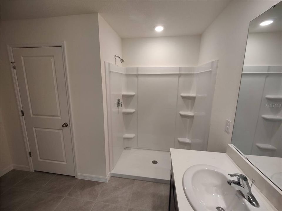 For Rent: $1,999 (4 beds, 2 baths, 1832 Square Feet)
