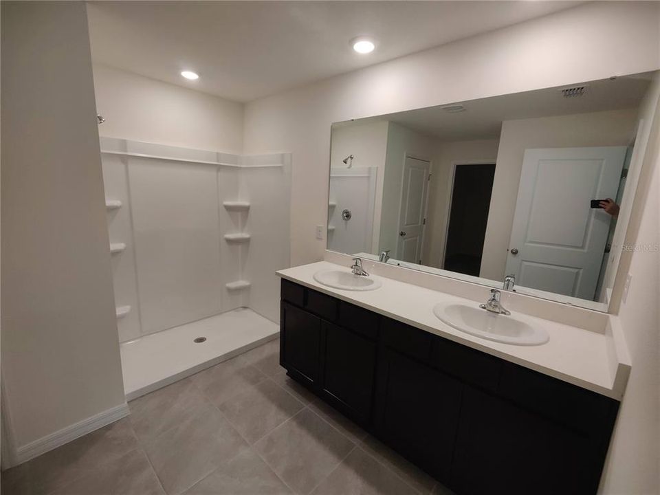 For Rent: $1,999 (4 beds, 2 baths, 1832 Square Feet)