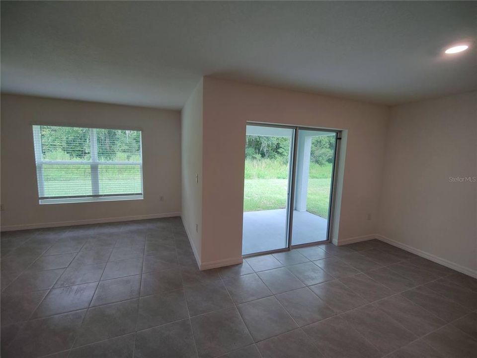 For Rent: $1,999 (4 beds, 2 baths, 1832 Square Feet)