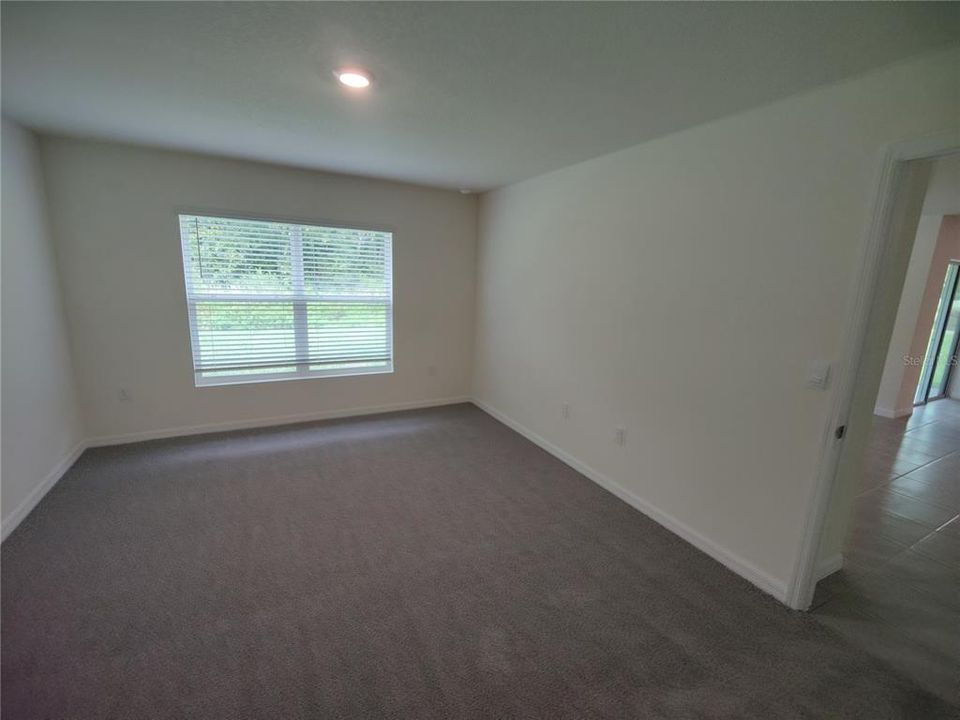 For Rent: $1,999 (4 beds, 2 baths, 1832 Square Feet)