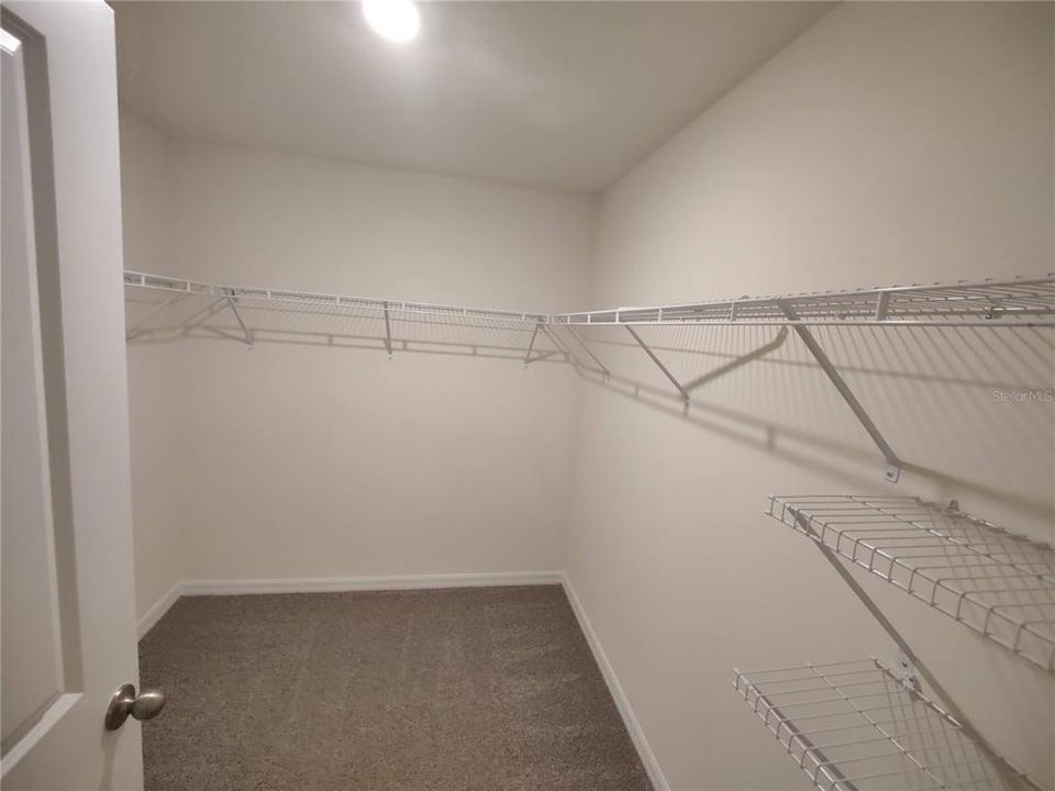 For Rent: $1,999 (4 beds, 2 baths, 1832 Square Feet)