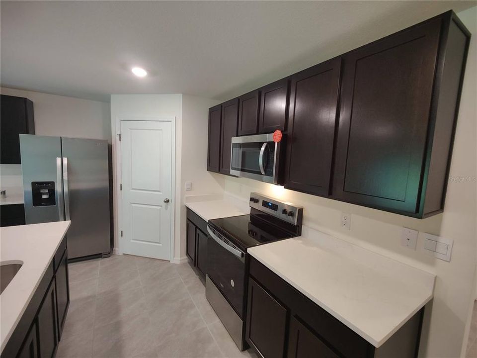 For Rent: $1,999 (4 beds, 2 baths, 1832 Square Feet)