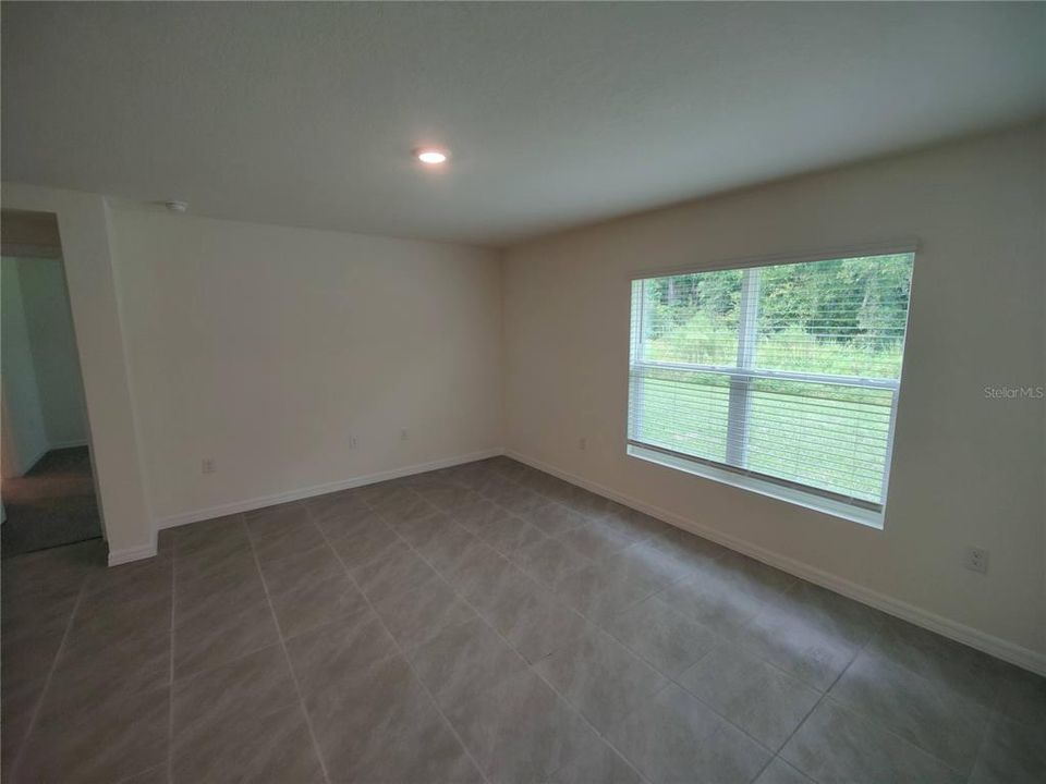 For Rent: $1,999 (4 beds, 2 baths, 1832 Square Feet)