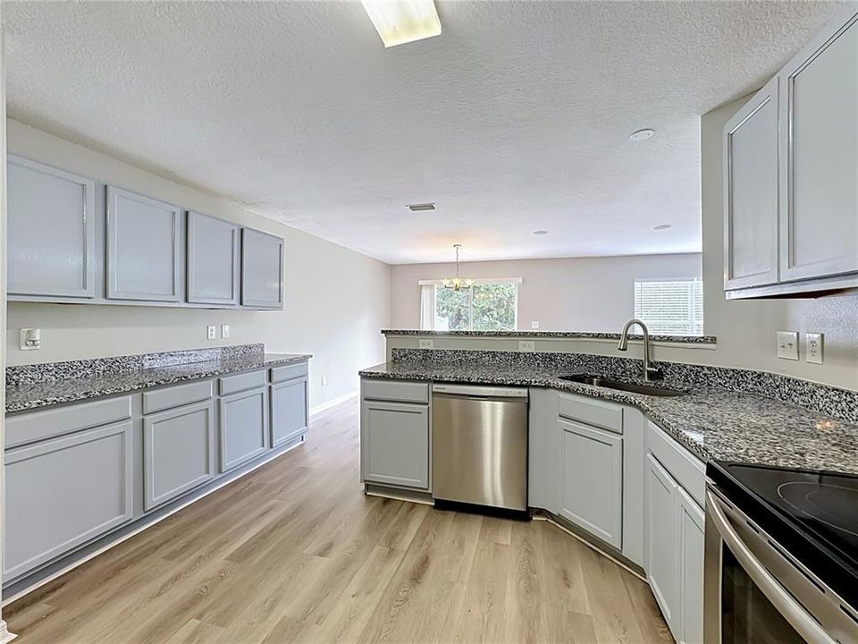 For Sale: $295,000 (3 beds, 2 baths, 1776 Square Feet)
