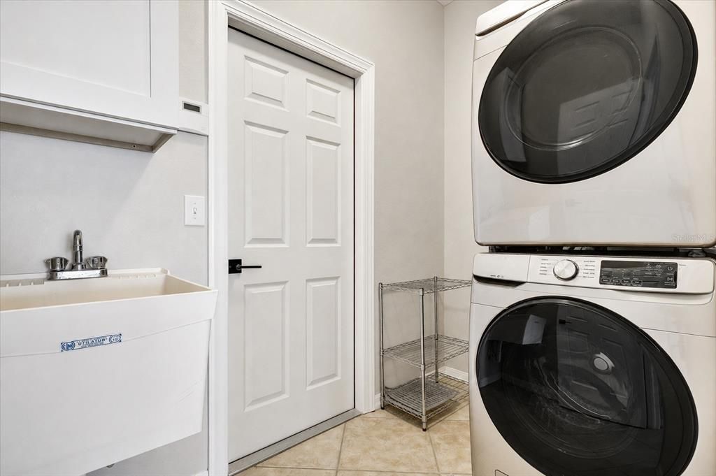 For Rent: $2,300 (3 beds, 2 baths, 1587 Square Feet)