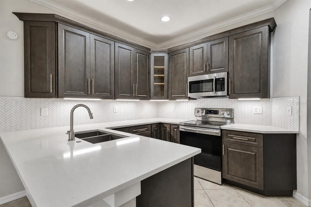 For Rent: $2,300 (3 beds, 2 baths, 1587 Square Feet)