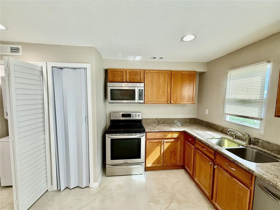 For Rent: $1,395 (3 beds, 2 baths, 1338 Square Feet)