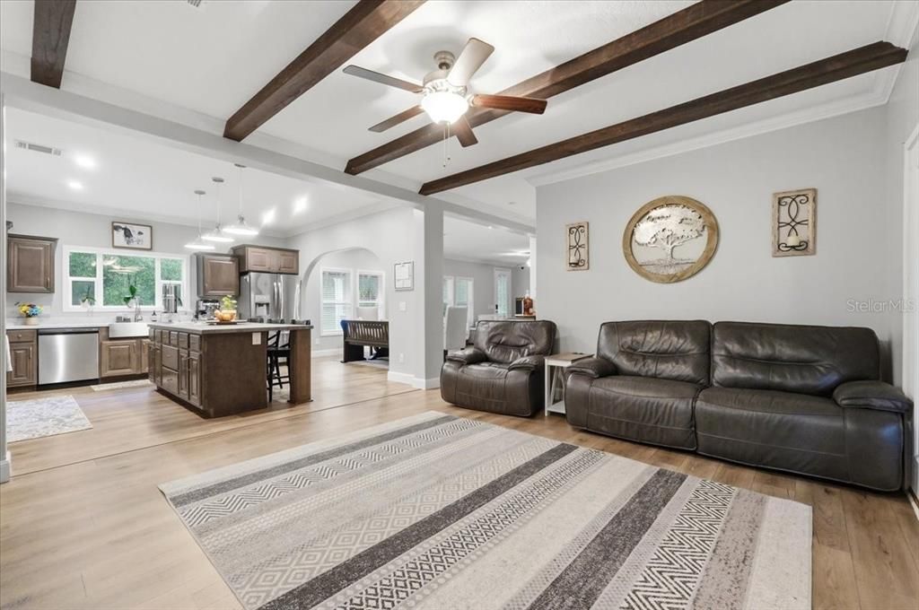 Activo con contrato: $599,999 (4 camas, 2 baños, 2280 Pies cuadrados)