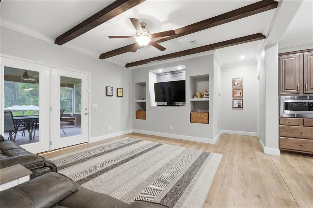 Activo con contrato: $599,999 (4 camas, 2 baños, 2280 Pies cuadrados)