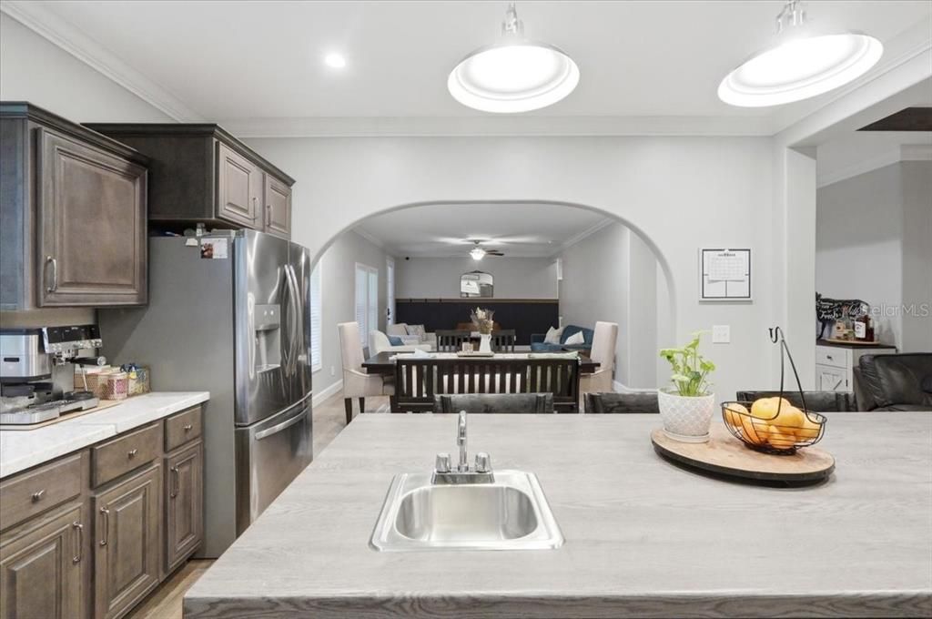 Activo con contrato: $599,999 (4 camas, 2 baños, 2280 Pies cuadrados)