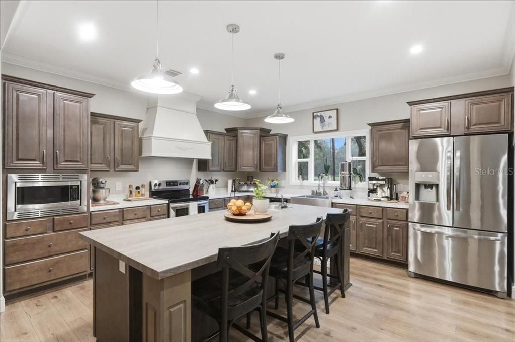 Activo con contrato: $599,999 (4 camas, 2 baños, 2280 Pies cuadrados)
