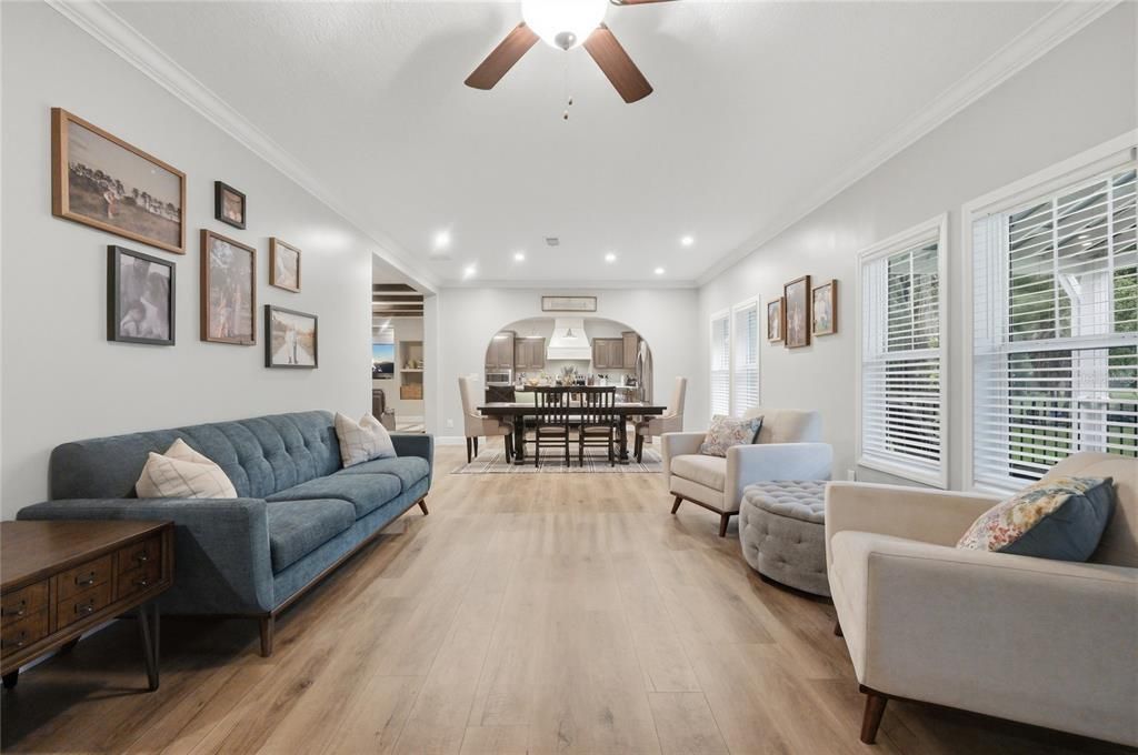 Activo con contrato: $599,999 (4 camas, 2 baños, 2280 Pies cuadrados)