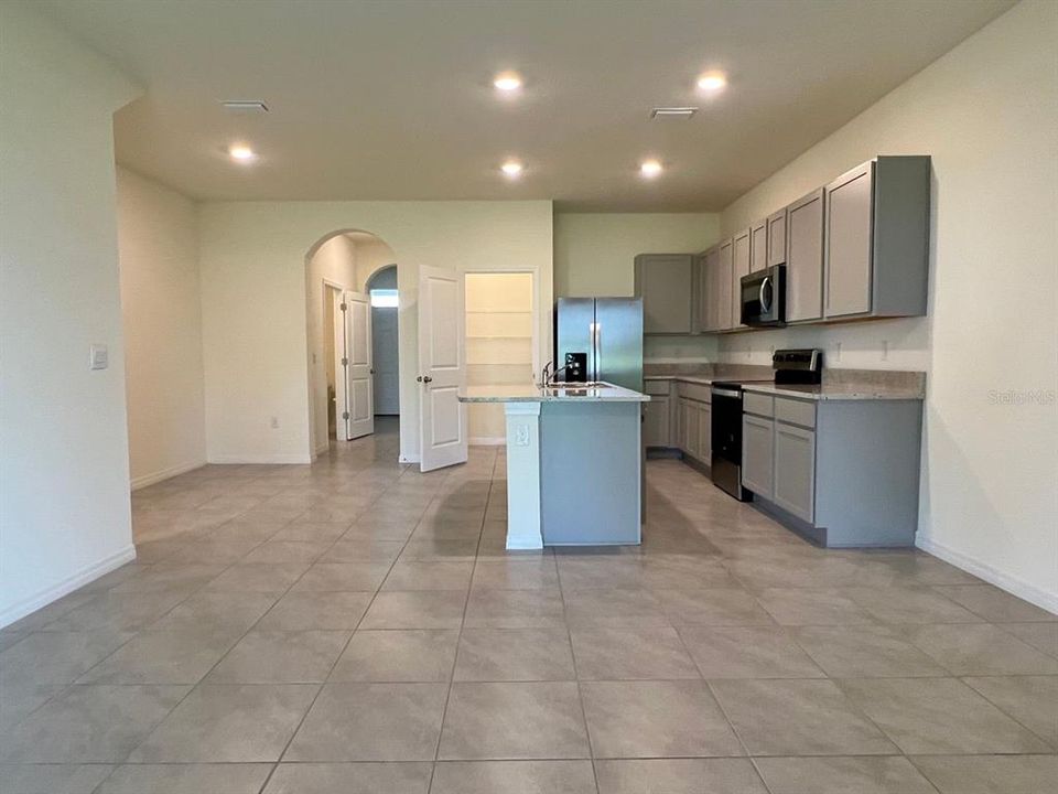 En Venta: $249,900 (3 camas, 2 baños, 1688 Pies cuadrados)