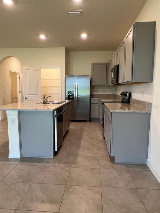 En Venta: $249,900 (3 camas, 2 baños, 1688 Pies cuadrados)