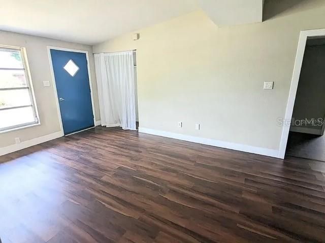 На продажу: $289,000 (4 спален, 2 ванн, 1256 Квадратных фут)