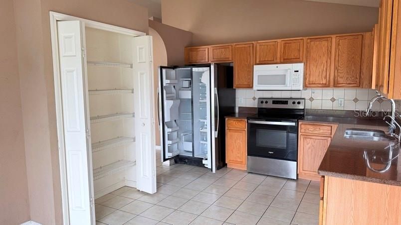 For Rent: $2,200 (3 beds, 2 baths, 1516 Square Feet)
