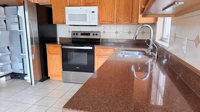 For Rent: $2,200 (3 beds, 2 baths, 1516 Square Feet)