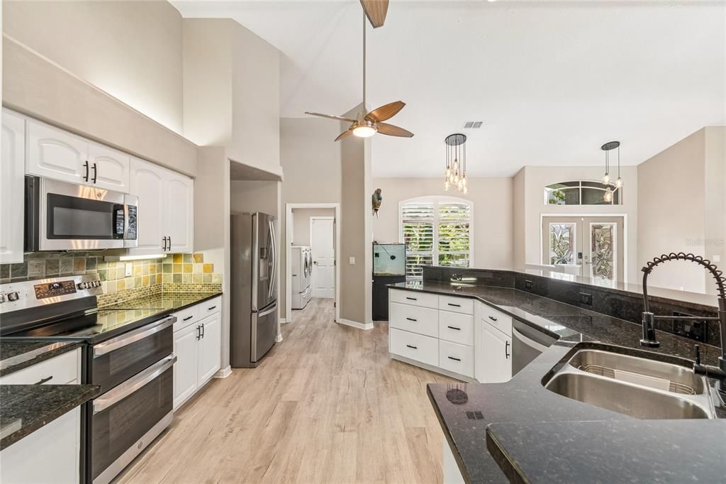 En Venta: $525,000 (3 camas, 3 baños, 2313 Pies cuadrados)