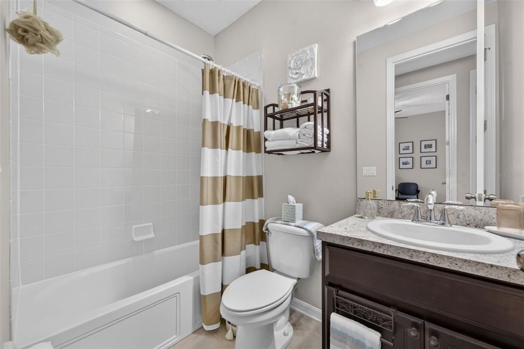 Activo con contrato: $399,900 (3 camas, 2 baños, 1731 Pies cuadrados)