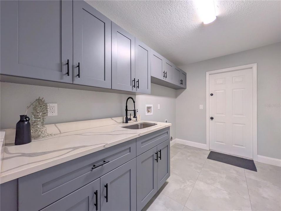 For Sale: $999,500 (5 beds, 3 baths, 3137 Square Feet)