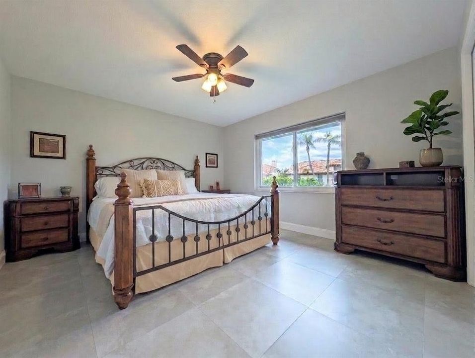 For Sale: $999,500 (5 beds, 3 baths, 3137 Square Feet)