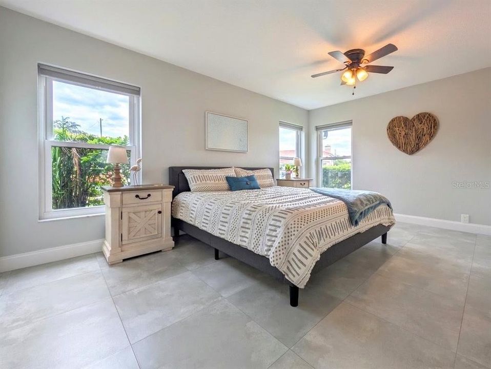 For Sale: $999,500 (5 beds, 3 baths, 3137 Square Feet)