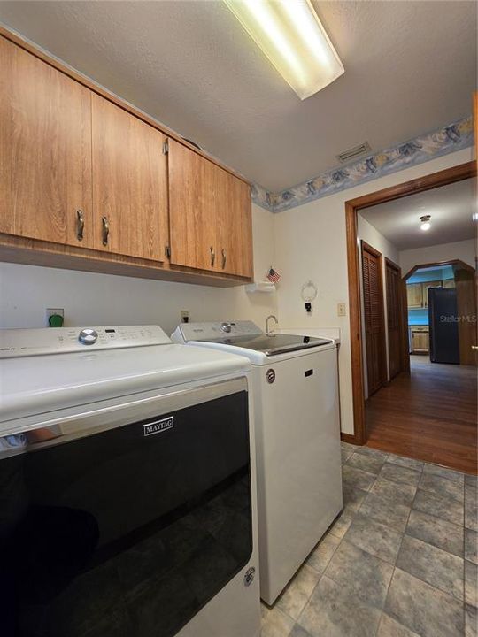 En Venta: $325,000 (3 camas, 2 baños, 2177 Pies cuadrados)