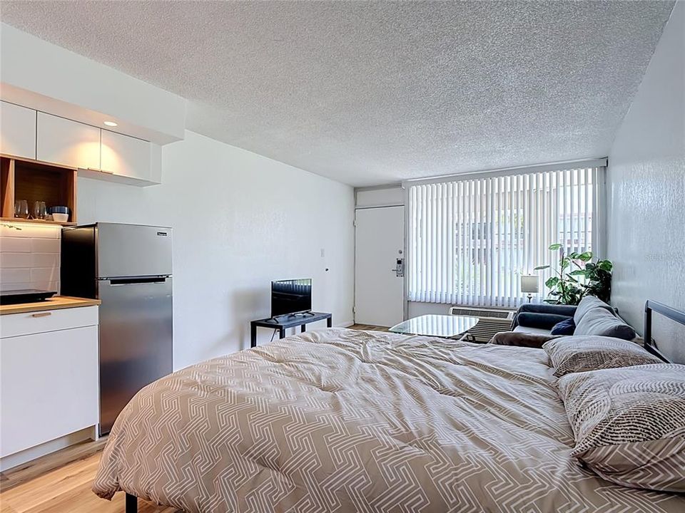 For Sale: $63,000 (1 beds, 1 baths, 300 Square Feet)