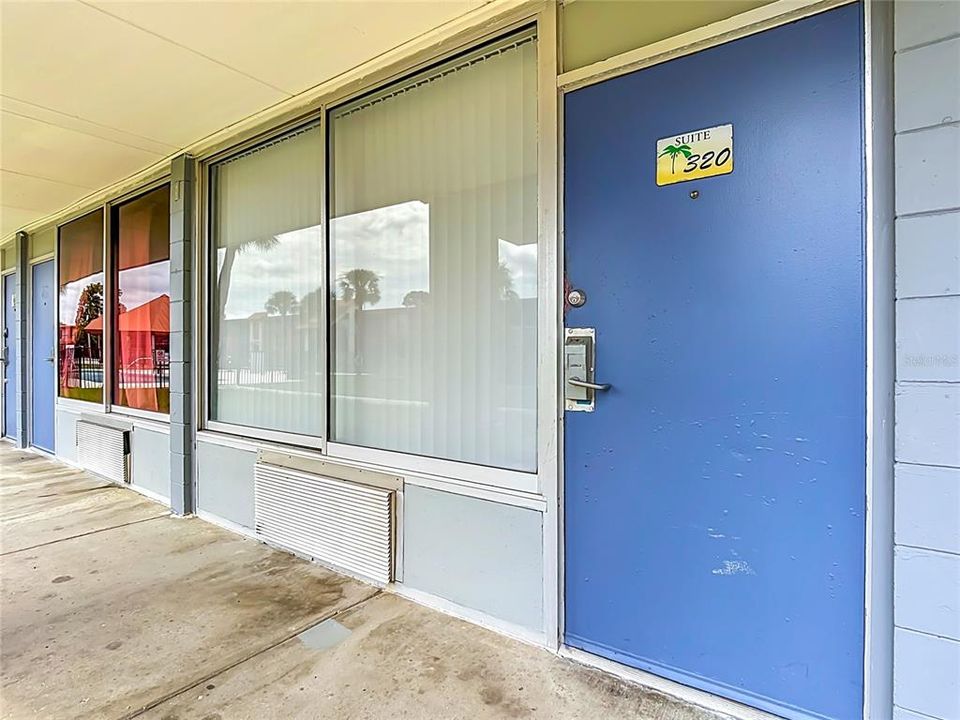 For Sale: $63,000 (1 beds, 1 baths, 300 Square Feet)