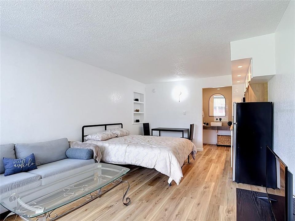 For Sale: $63,000 (1 beds, 1 baths, 300 Square Feet)