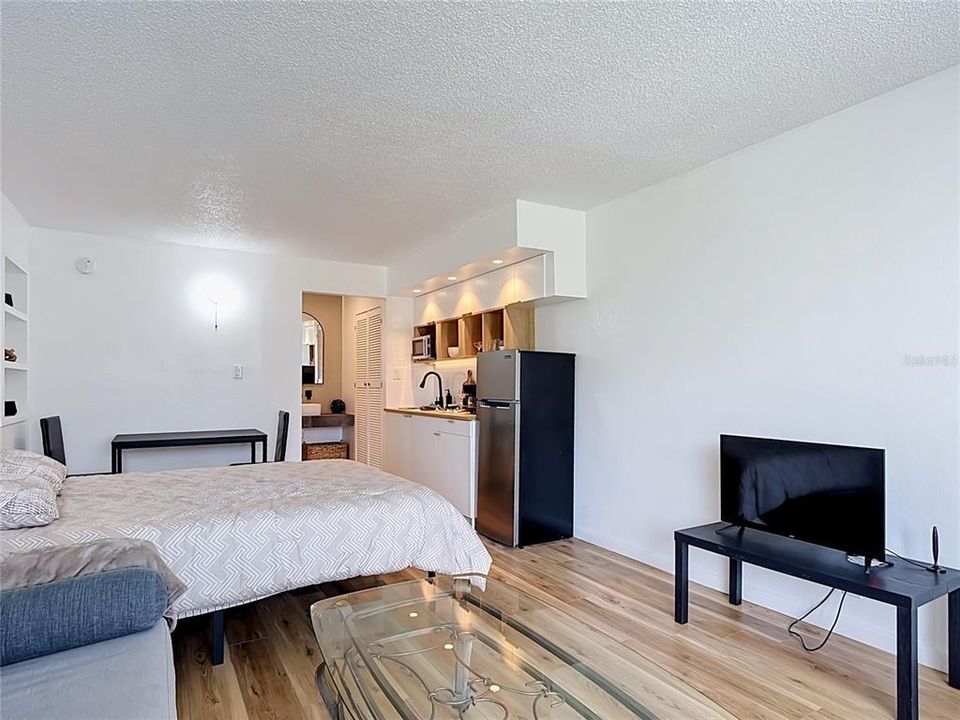 For Sale: $63,000 (1 beds, 1 baths, 300 Square Feet)