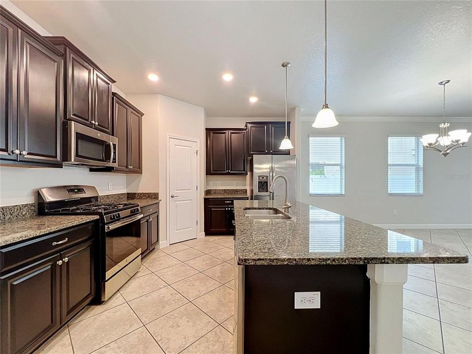 For Sale: $415,000 (3 beds, 2 baths, 1971 Square Feet)