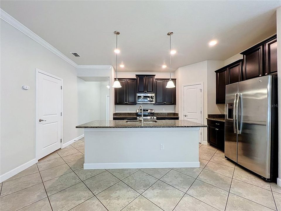 For Sale: $415,000 (3 beds, 2 baths, 1971 Square Feet)