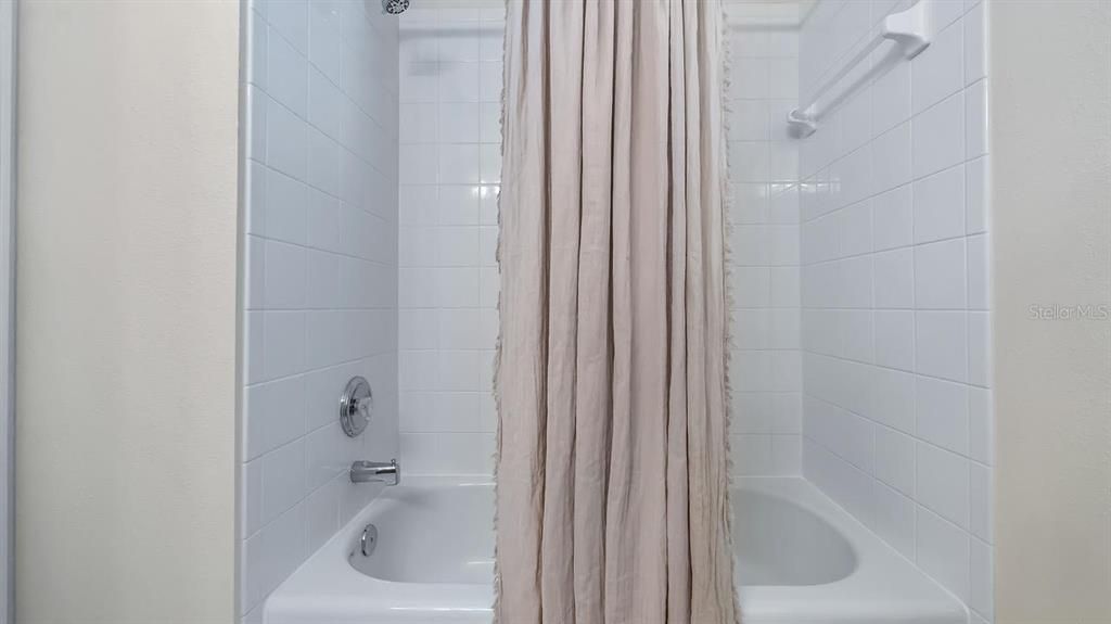 For Sale: $326,900 (2 beds, 2 baths, 1705 Square Feet)